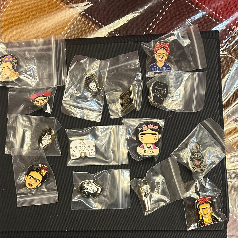 Halloween & Frida pins